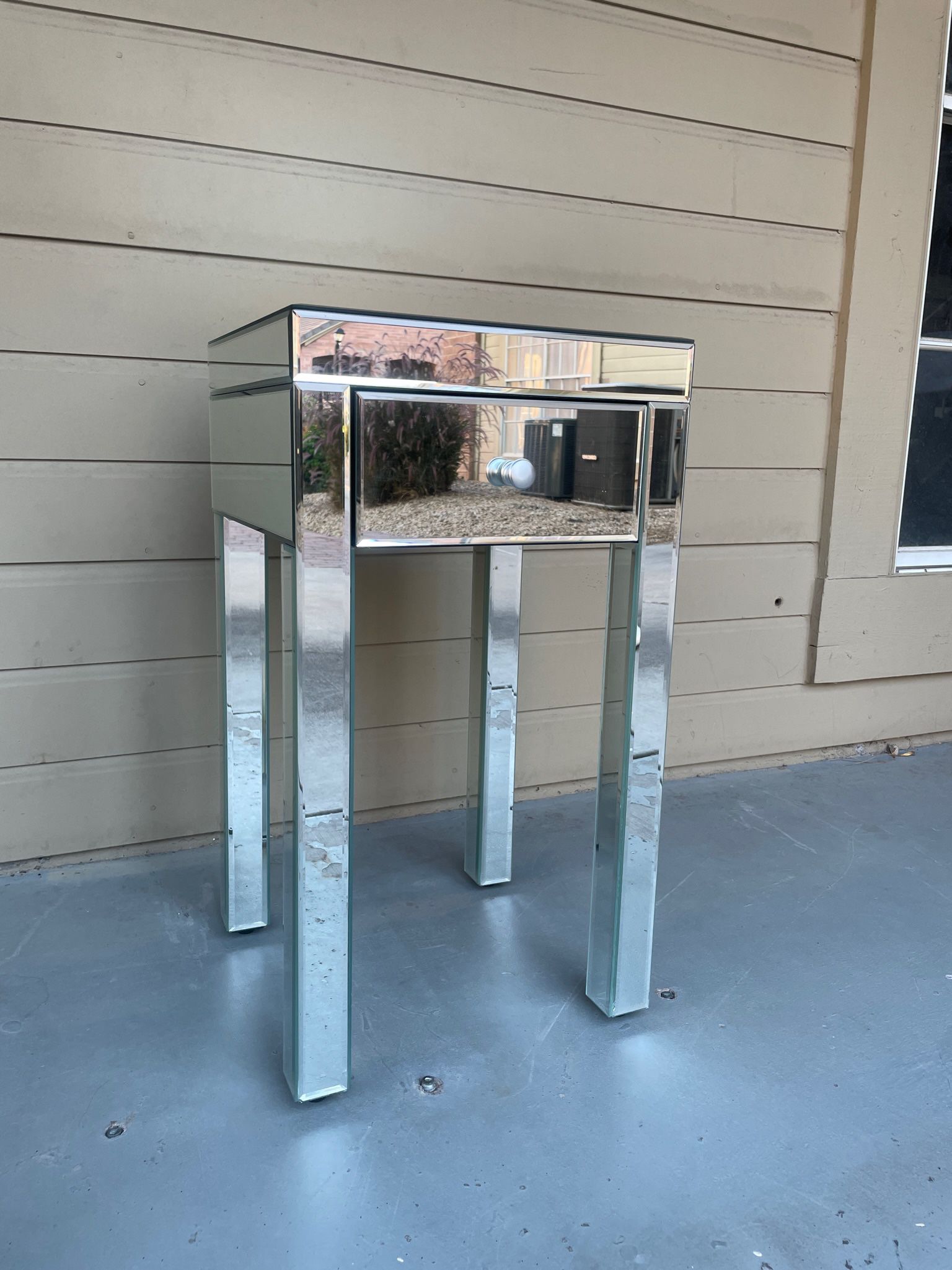 Mirrored Accent Table / Nightstand 