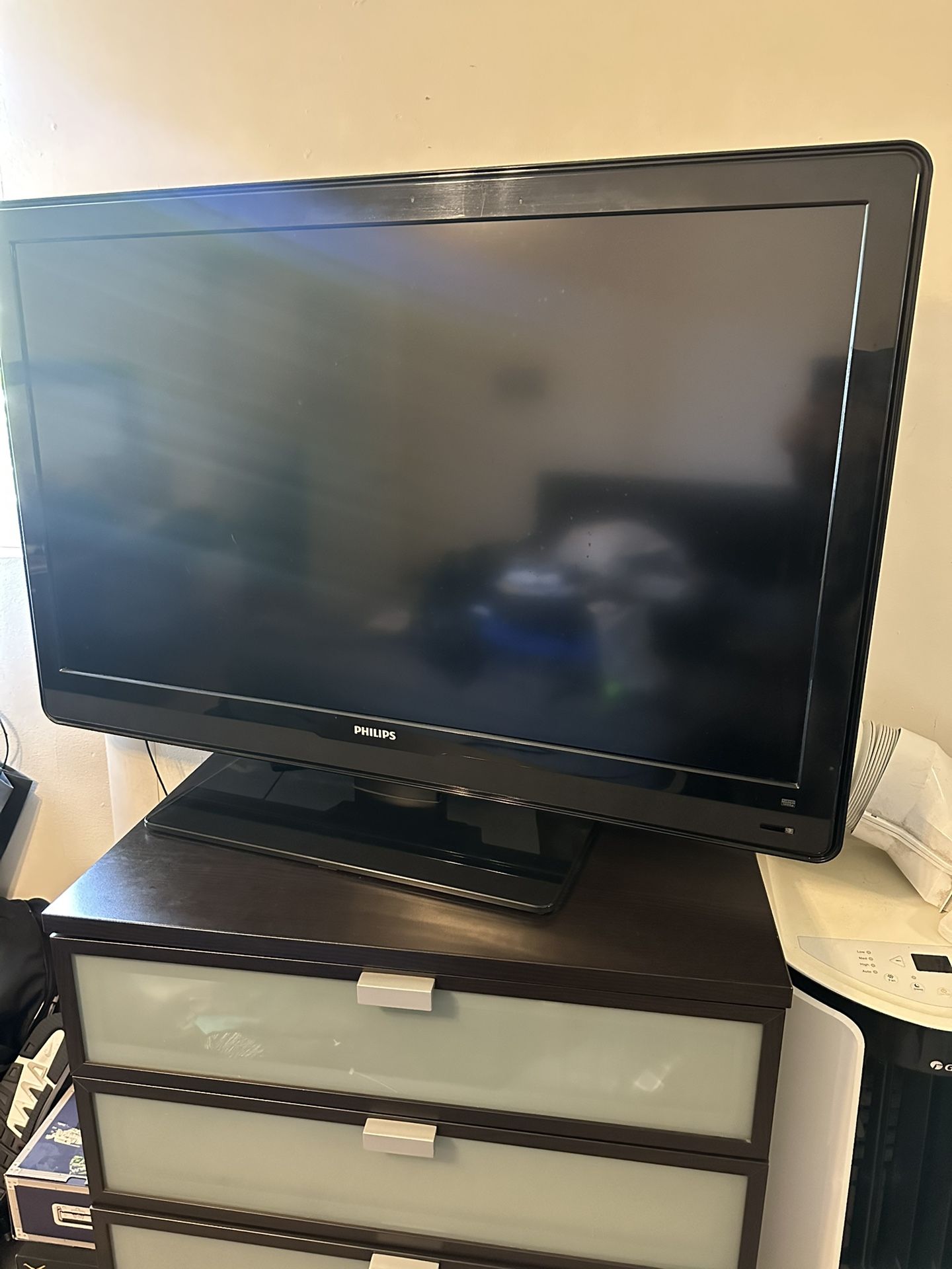 46” Philips TV With Remote