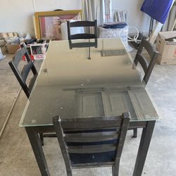 IKEA Dining Table With 4 Chairs 