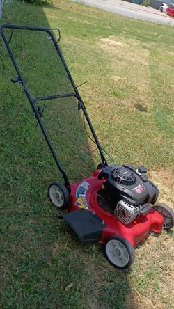 Yard machine lawnmower works perfect