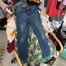 Size 6. (3) Items. $5