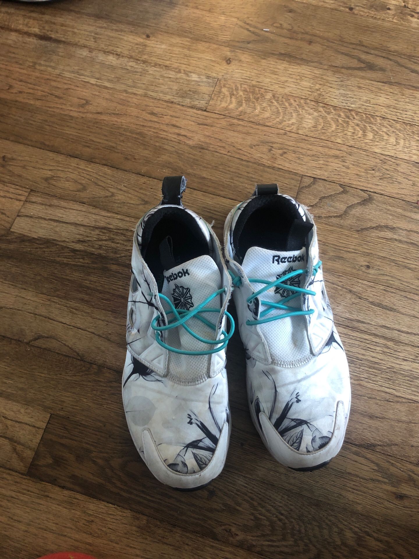 Reebok woman sneakers size 9