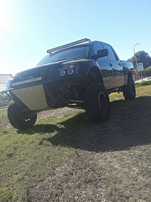 Nissan Titan pre runner
