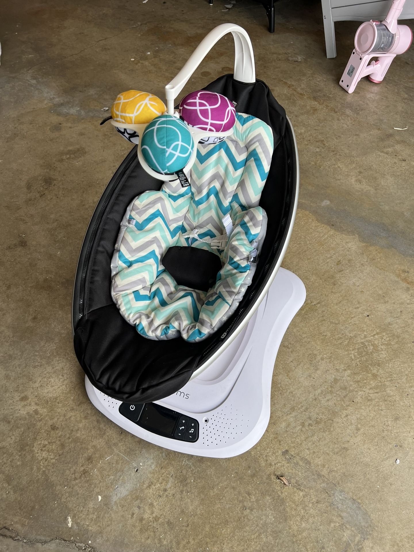 Mamaroo Infant Swing 4moms