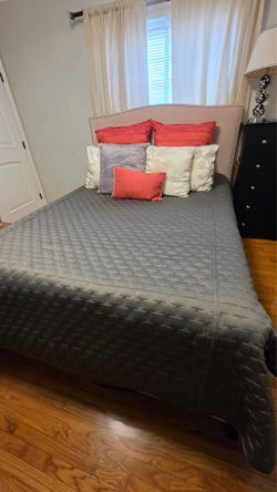 Queen size upholstered bed