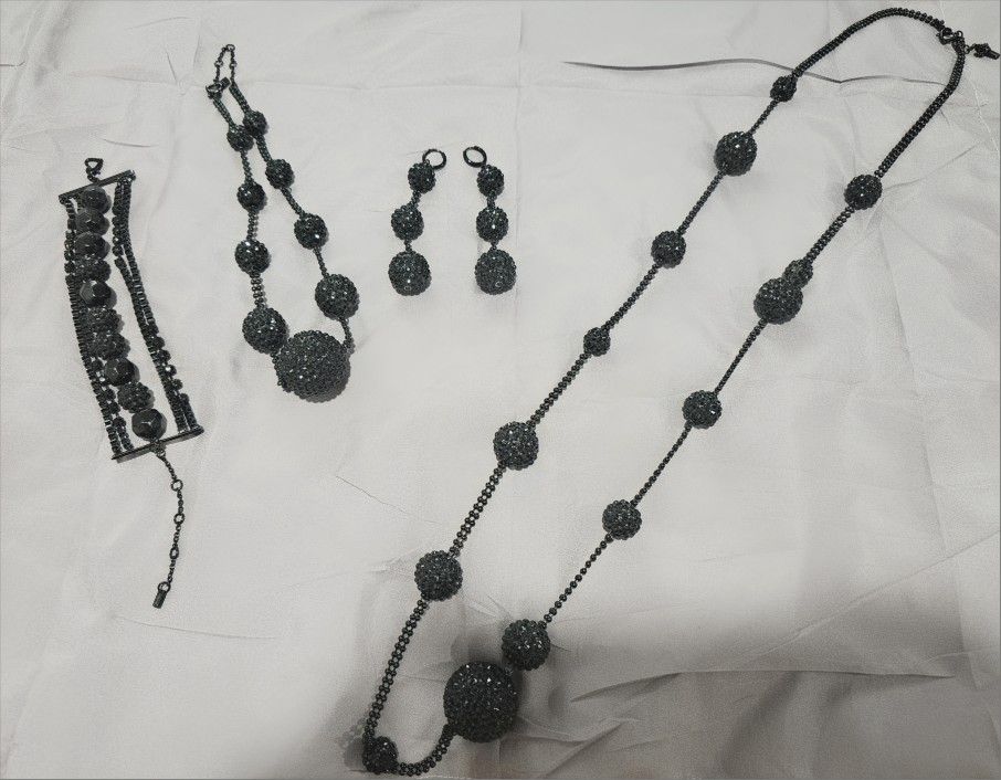 Jennifer Lopez Black Beaded Jewlery Set