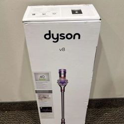 Dyson v8 cordless vacuum with 6 accessories