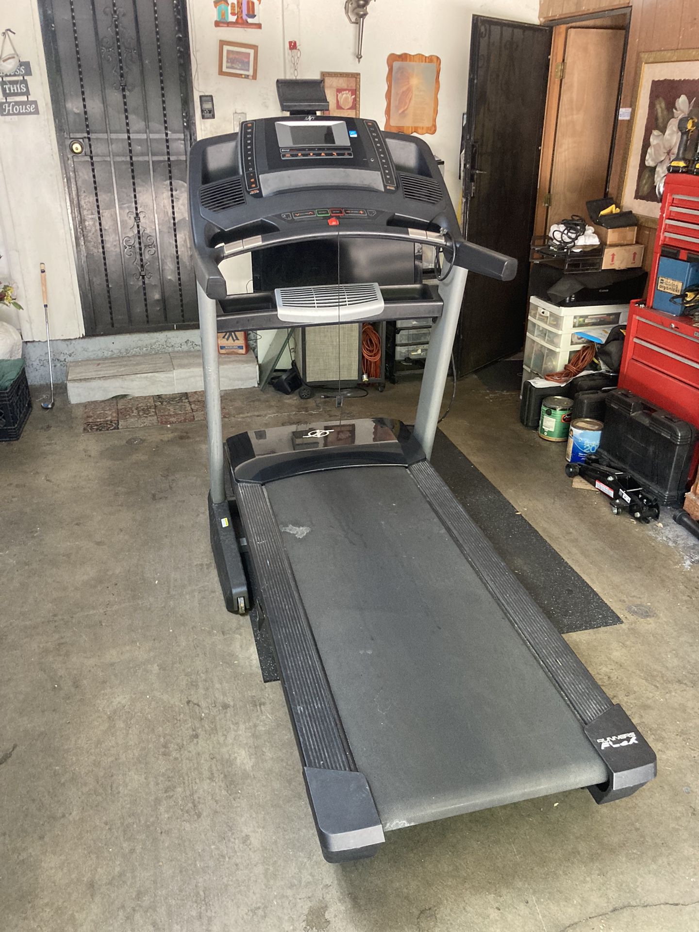 Profile Commercial 1750 Treadmill