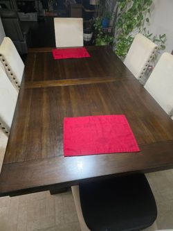 Dinning room Table with  leaf
