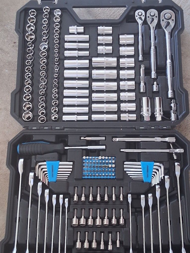 200 Piece Socket And Wrench Set