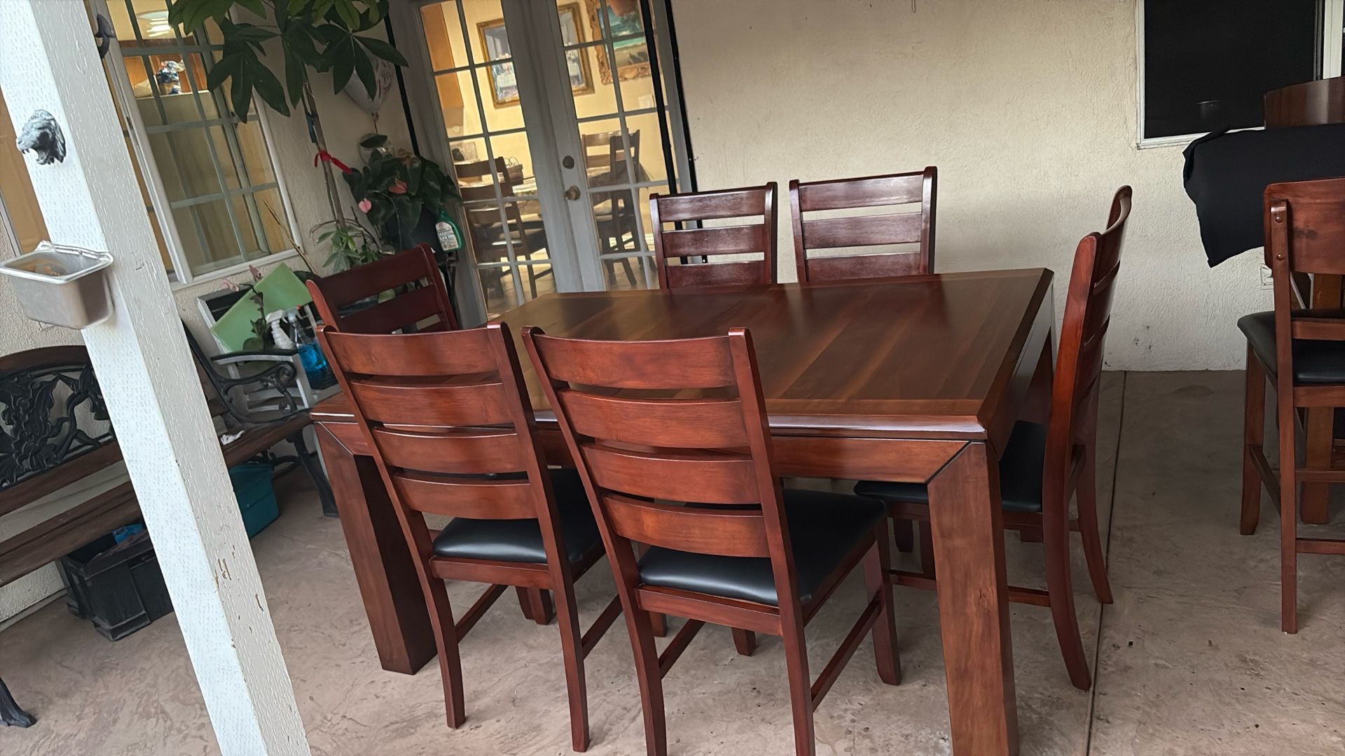 Dining Table And 6 Chairs Like New