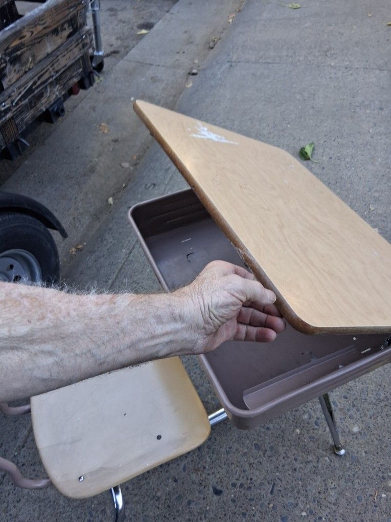 Old School Desk 4ct