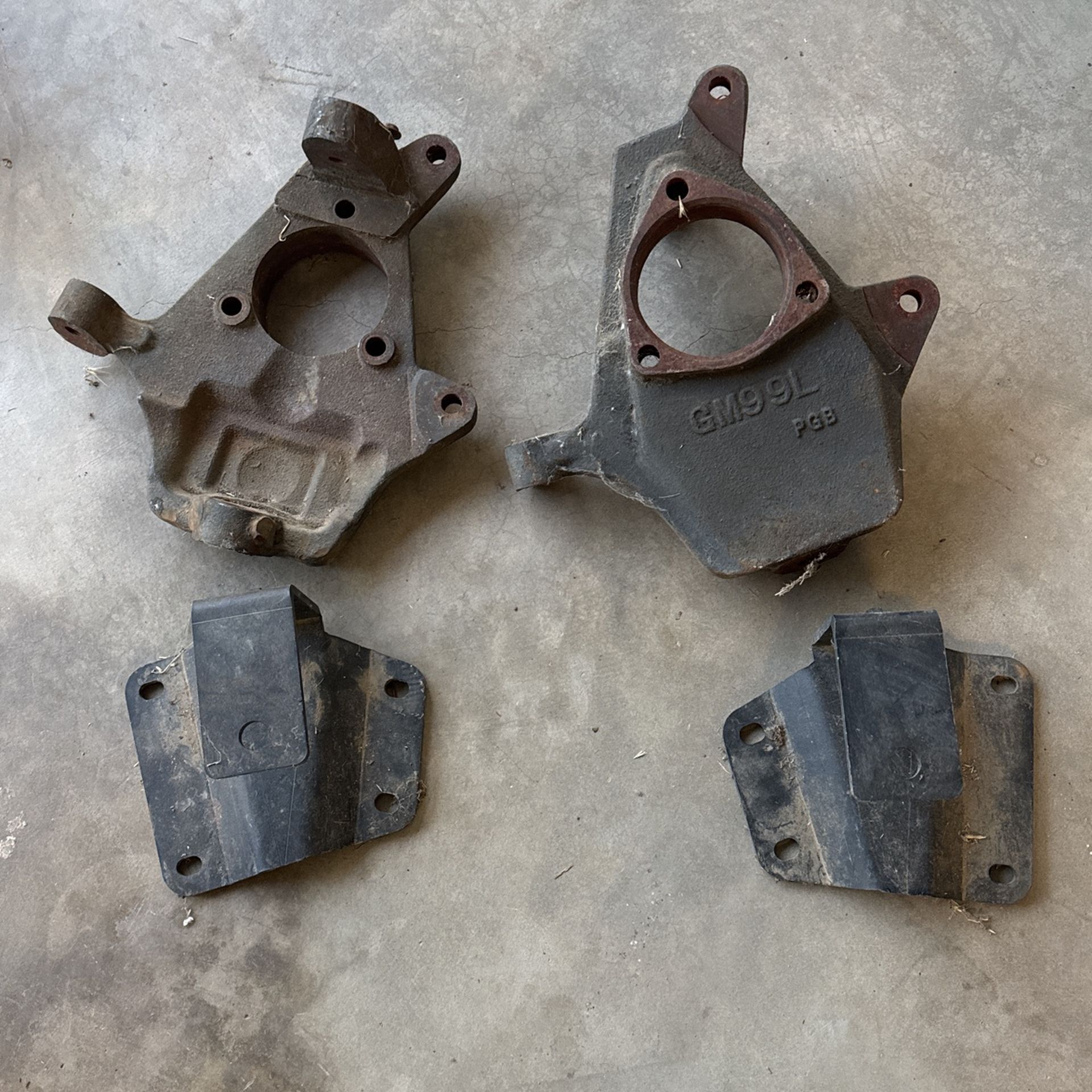 99 To 06) GMCSierra . Chevy Silverado Drop Spindles And Lowering Leaf Spring Hangers