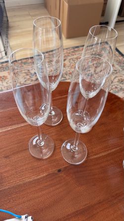 Set of 4 LENOX Clear Glass Champagne Flutes