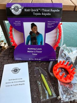 Loops & Threads Knit Quick Knitting Loom Set