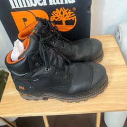 Timberland pro workboots Size 10.5  Essentially new - demo model (please see photos for condition)  Retail $189