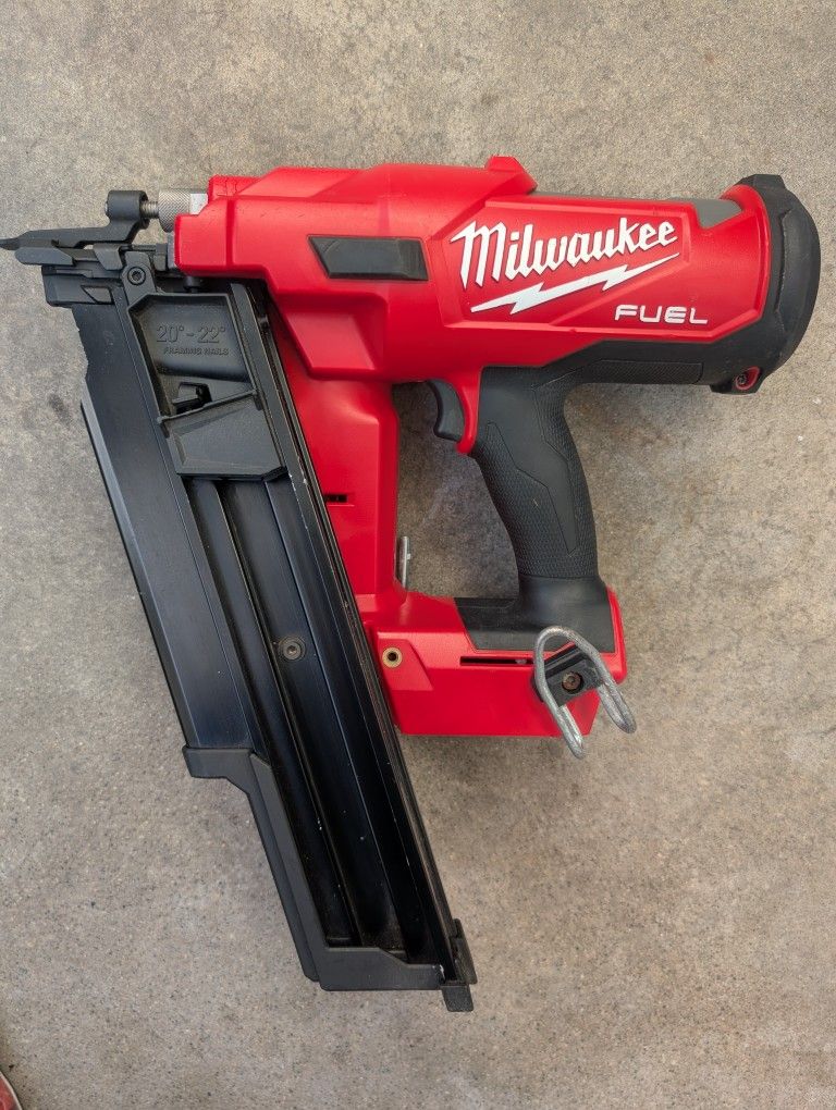 2744-20 Milwaukee M18 21° Framing Nailer