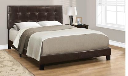 Cama  queen no incluye colchon