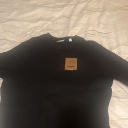 Burberry Real Sweatshirt, Black And White Got It For 650$ Asking 400$ Brand New Only Worn Once With Bag And Tags, Hit Me Up Size M Fits In Large 