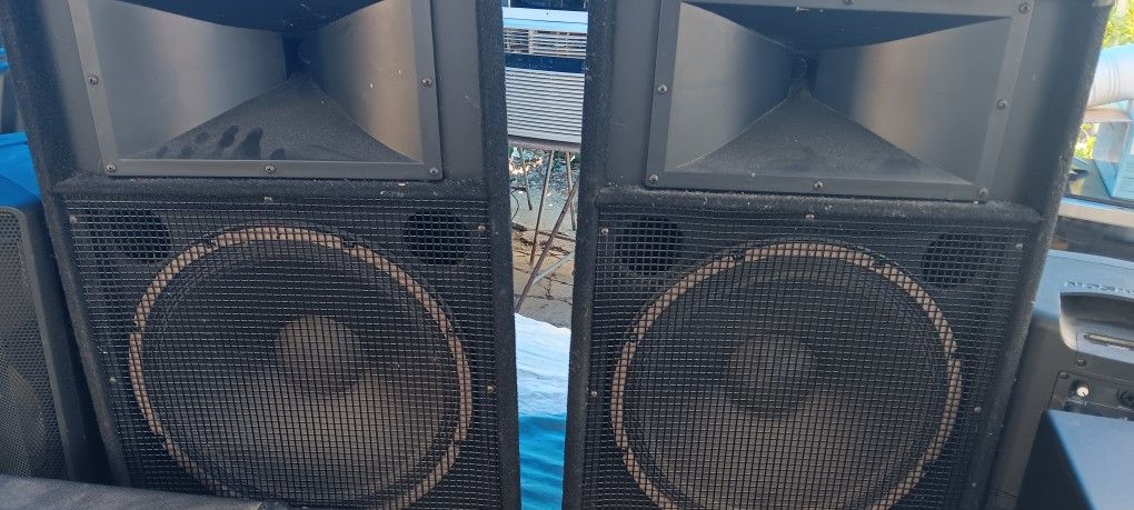 Yamaha S115V  15" Passive Speaker Cabinet 