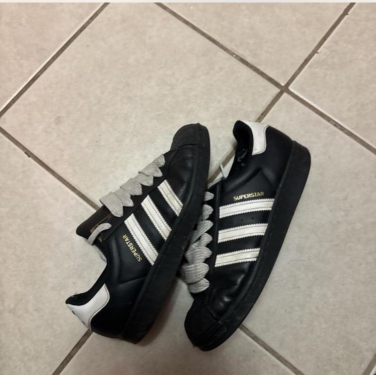 Adidas Superstars *has Original Laces*