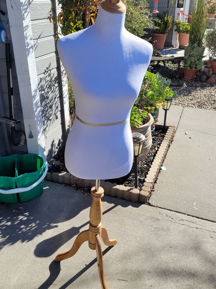 Female Mannequin Torso Dress Form Manikin Body with Wooden Tripod Base Stand Adjustable 60-67 Inch for Sewing Dressmakers Dress Jewelry Display,Blac