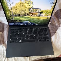 Apple MacBook Air M2 13 Inch