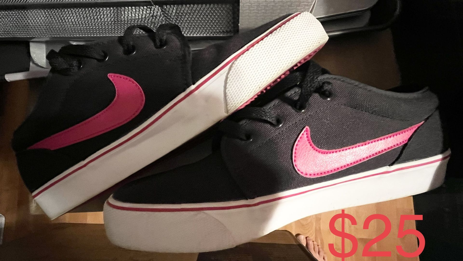 Nike Toki Low TXT