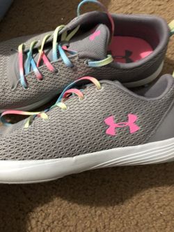 UnderArmour size 6