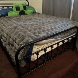 Queen Size Bed And Dresser