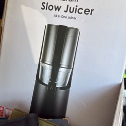 Hurom Slow Juicer H-200 – Complete in Box