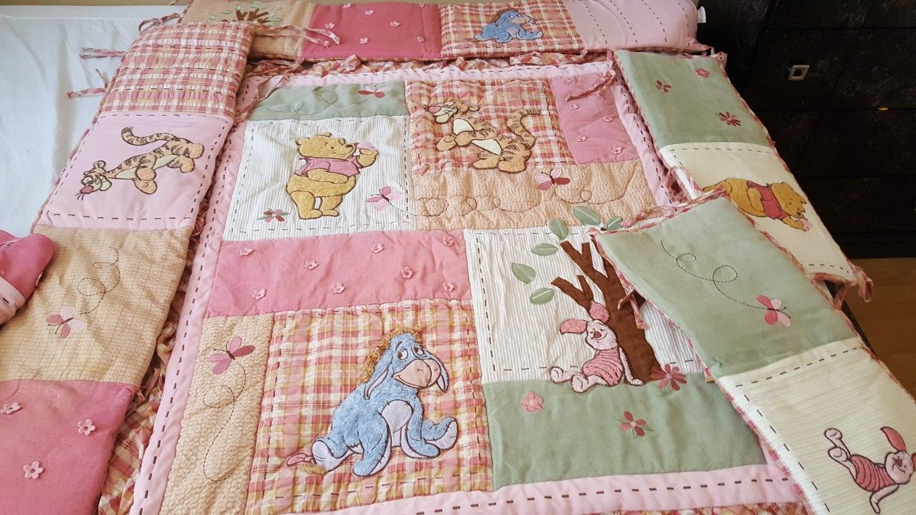 Disney baby Winnie the pooh crib bedding set. Comferter, 4 piece Bumper, Dust Ruffle and musical toys