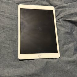 Apple Ipad 7th Generation 10.2in (For Parts)
