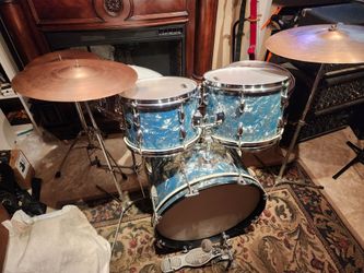 Vintage Sky Blue Pearl/Whitehall Drumset