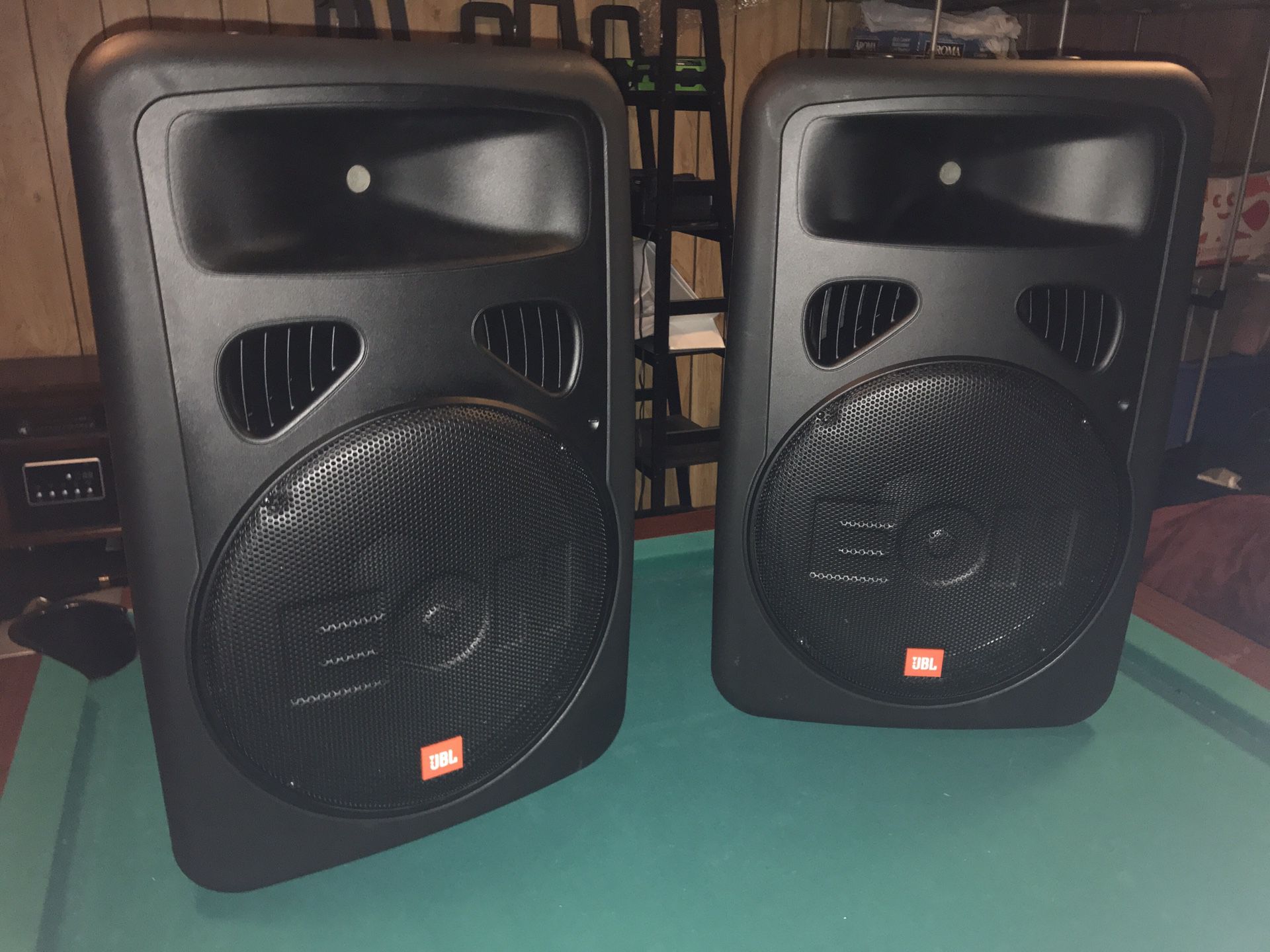 JBL EON G2 15 Speaker/Speaker Stands/Audio Technica Wireless Mic/Mackie Mixer DFX12