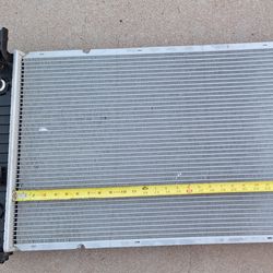 New Cadilac Hummer GM GMC Chevrolet Truck Radiator refer to pics for measurements