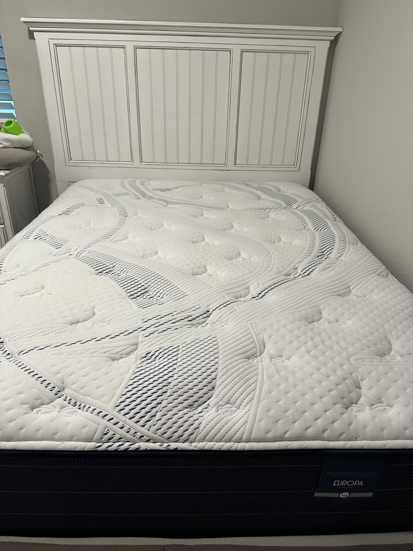 Seawinds Queen Bedroom Set