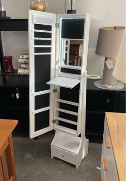 LED-LIT Mirror Jewelery Cabinet With Drawer