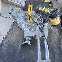 Dewalt Saw 