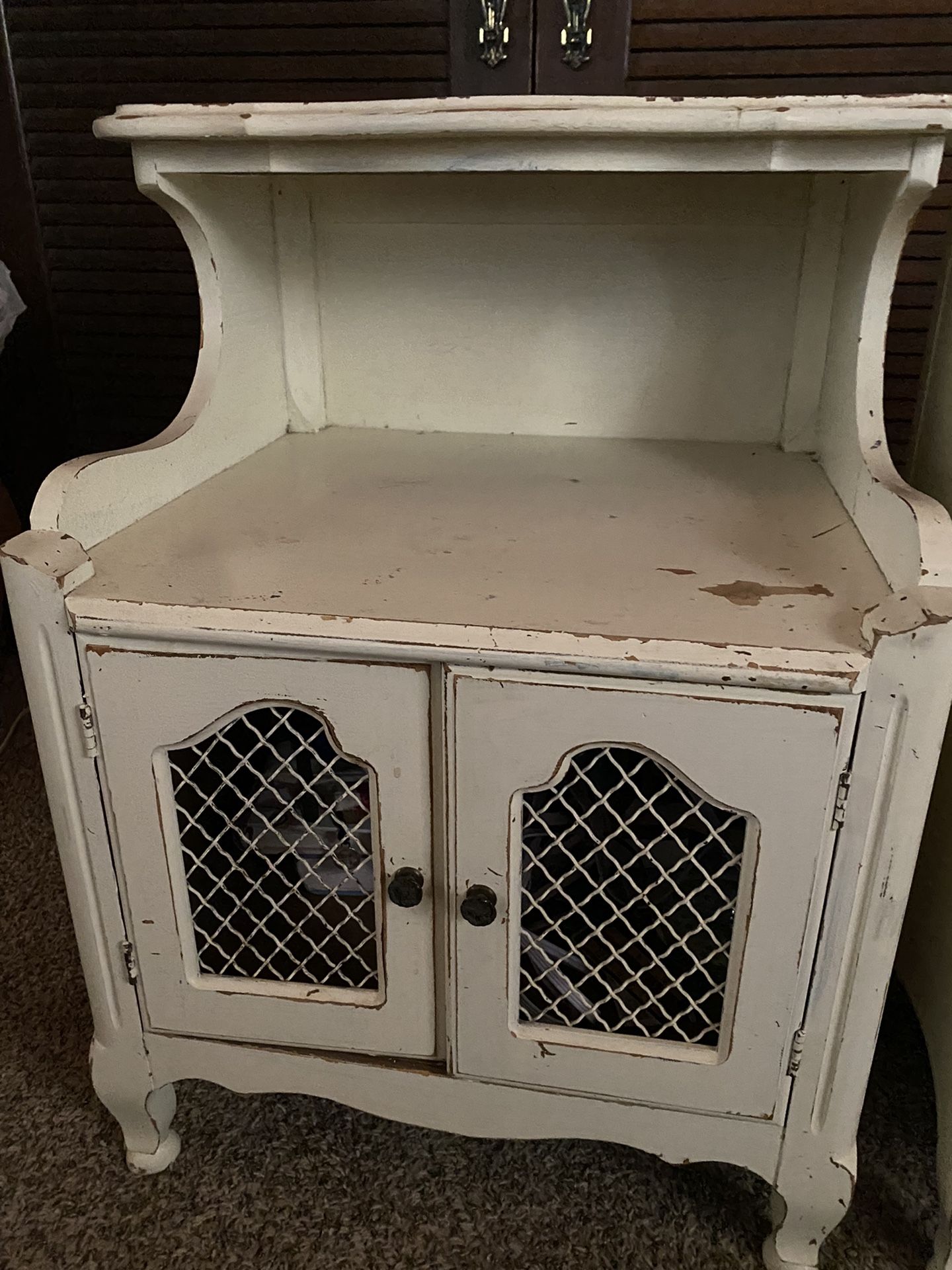 2 Davis Cabinet Company 416 Step Tables