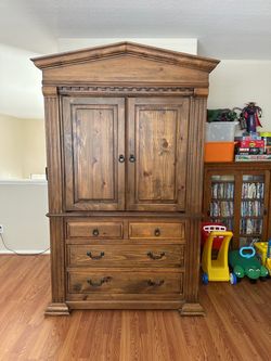 Armoire TV stand dresser