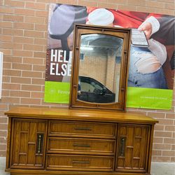 United 9 drawers Dressee