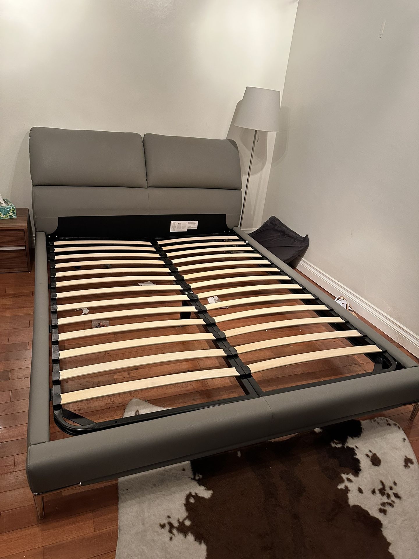 (Modani) Movido Queen Bed - gray