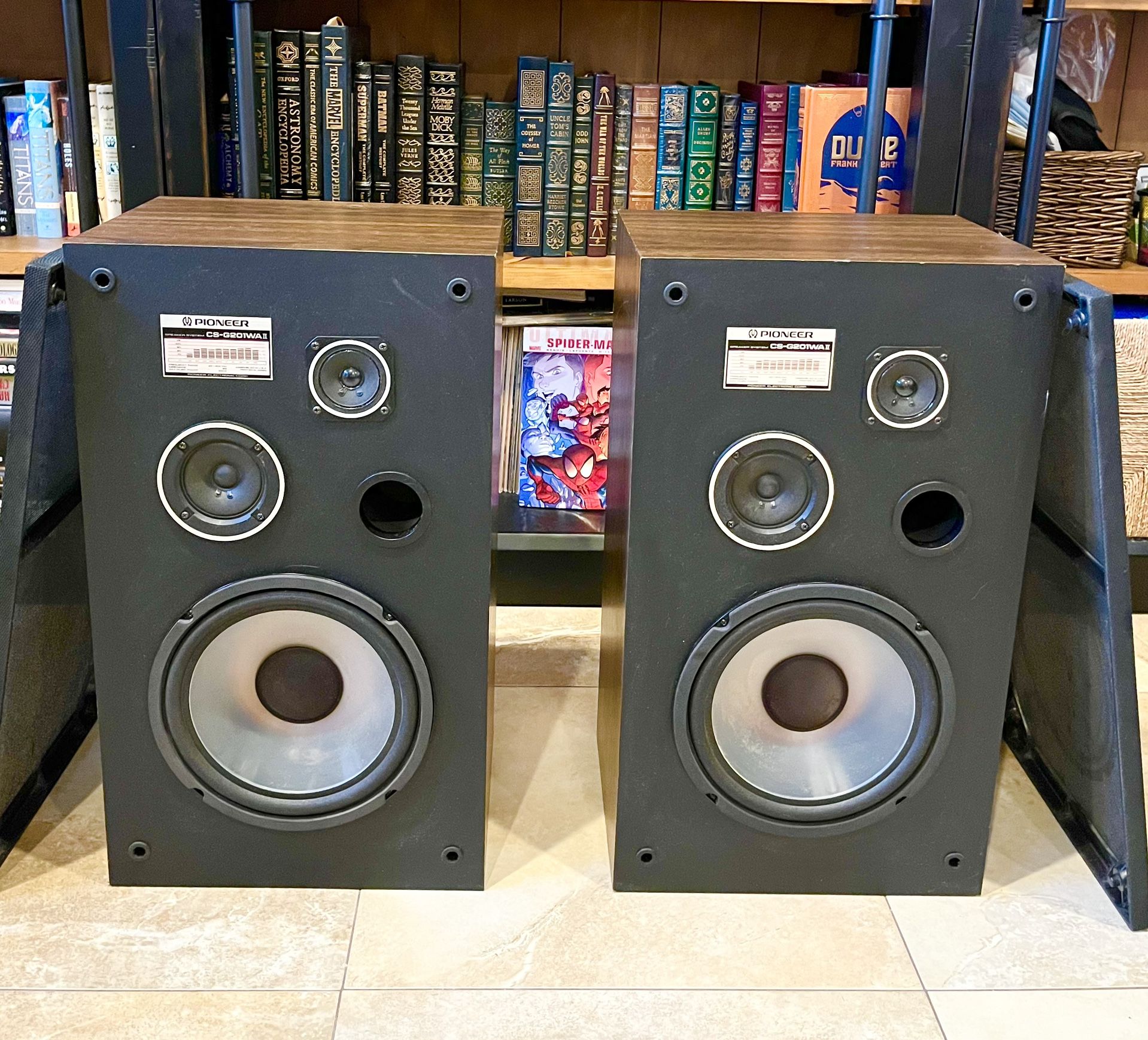 (2) 1980’s Pioneer 10” 🔈 3-way Speakers + Receiver!