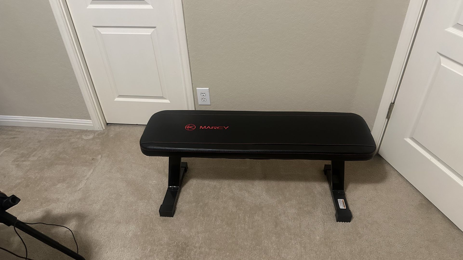 WEIGHT BENCH