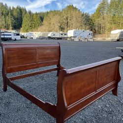 King Size Solid Wood Sleigh Bed Frame – Excellent Condition