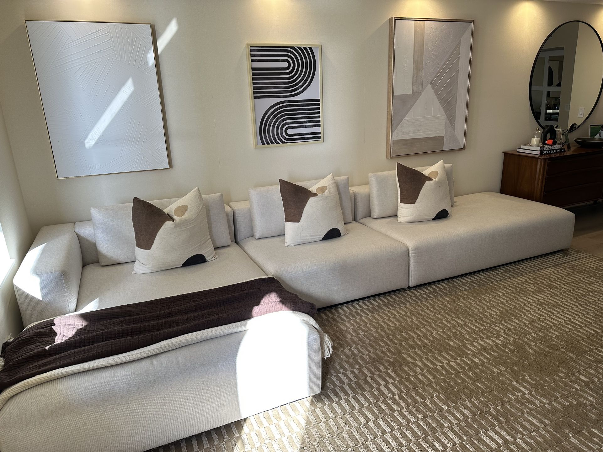 ✨ For Sale: Stunning Off White Sofa with Chaise — Like New! ✨