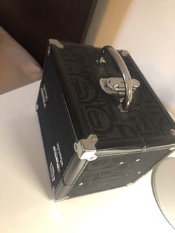 Make up container