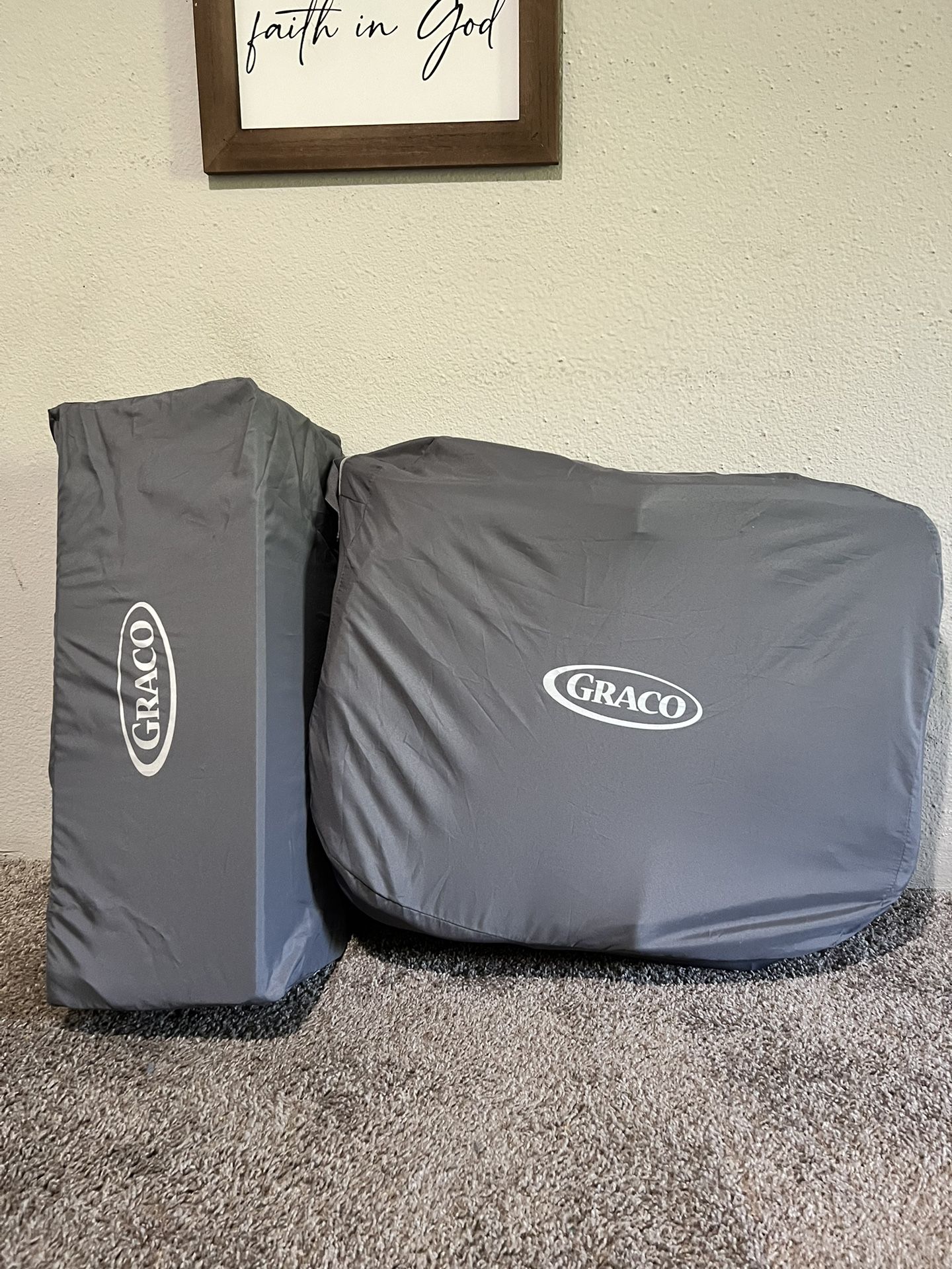 Graco Pack ’n Play + Bassinet + Changing Table – Excellent Condition