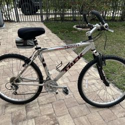 Trek 18” 24 Speed Aluminum Mountain Bike with Rock shox
